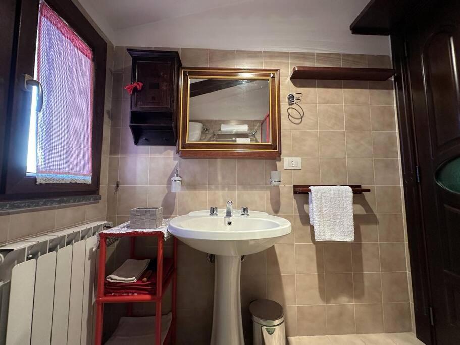 Free Parking La Bianca Neve Cottage كاستل دي سانجرو المظهر الخارجي الصورة