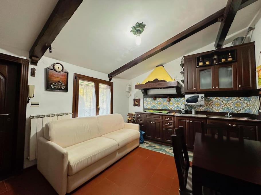 Free Parking La Bianca Neve Cottage كاستل دي سانجرو المظهر الخارجي الصورة